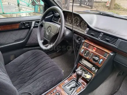 Mercedes-Benz E 220 1994 года за 2 800 000 тг. в Шымкент – фото 18