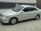 Toyota Camry 2003 годаүшін5 650 000 тг. в Актобе – фото 2