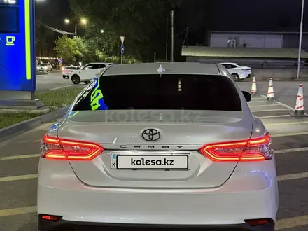 Toyota Camry 2019 года за 14 300 000 тг. в Алматы – фото 5