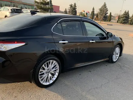 Toyota Camry 2019 года за 14 000 000 тг. в Алматы – фото 9