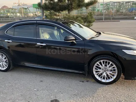 Toyota Camry 2019 года за 14 000 000 тг. в Алматы