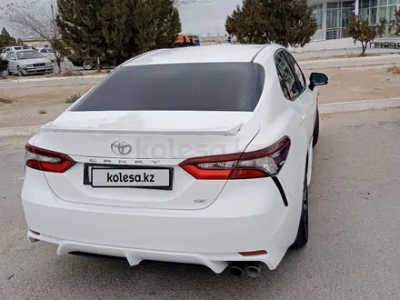 Toyota Camry 2021 года за 14 200 000 тг. в Актау – фото 2