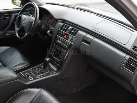 Mercedes-Benz E 320 1999 года за 6 200 000 тг. в Шымкент – фото 14