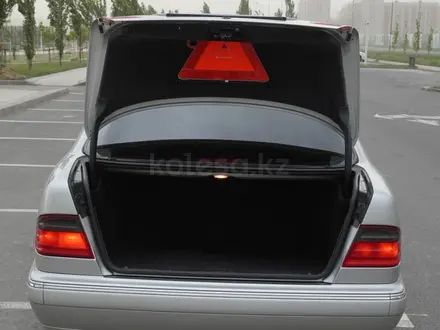 Mercedes-Benz E 320 1999 года за 6 200 000 тг. в Шымкент – фото 24