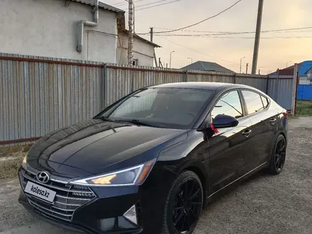 Hyundai Elantra 2019 года за 6 000 000 тг. в Атырау