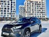 Toyota RAV4 2021 года за 17 500 000 тг. в Астана