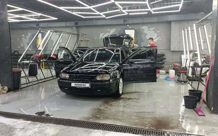 Volkswagen Golf 2001 года за 3 500 000 тг. в Астана