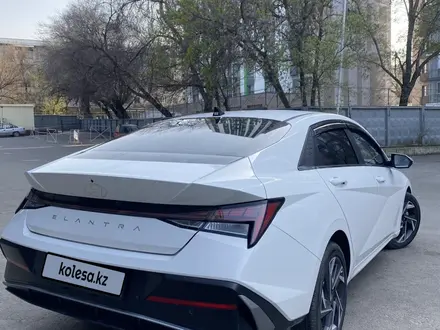 Hyundai Elantra 2023 года за 9 300 000 тг. в Алматы – фото 4