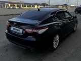 Toyota Camry 2019 года за 13 000 000 тг. в Атырау – фото 3