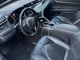 Toyota Camry 2019 года за 13 000 000 тг. в Атырау – фото 5