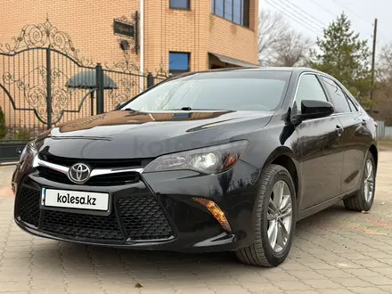 Toyota Camry 2015 года за 8 500 000 тг. в Актобе – фото 2