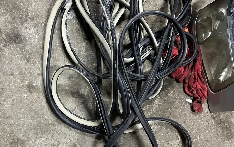 Уплотнительные резинки дверей Subaru outback BR Legacy BR за 10 000 тг. в Алматы