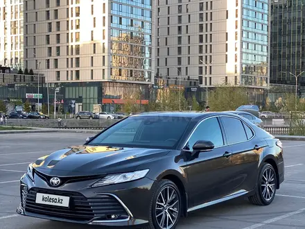 Toyota Camry 2021 года за 18 000 000 тг. в Астана