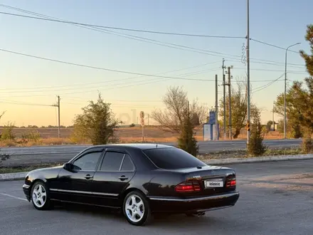 Mercedes-Benz E 500 2001 года за 4 500 000 тг. в Тараз – фото 4