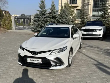 Toyota Camry 2023 года за 16 000 000 тг. в Алматы