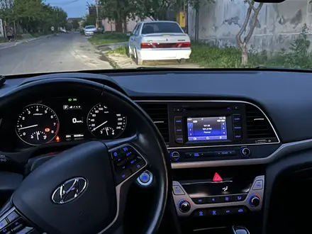 Hyundai Elantra 2018 года за 9 200 000 тг. в Шымкент – фото 6