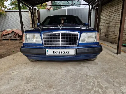 Mercedes-Benz E 200 1994 года за 3 900 000 тг. в Атырау