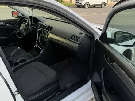 Volkswagen Passat 2013 года за 4 300 000 тг. в Атырау – фото 8