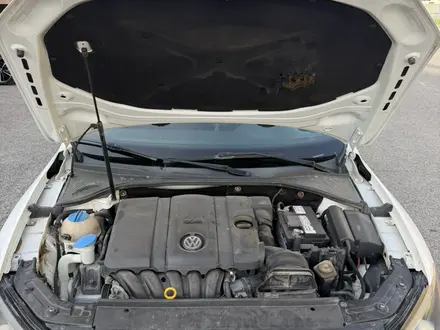 Volkswagen Passat 2013 года за 4 300 000 тг. в Атырау – фото 10
