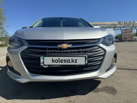 Chevrolet Onix 2023 года за 7 900 000 тг. в Караганда – фото 2