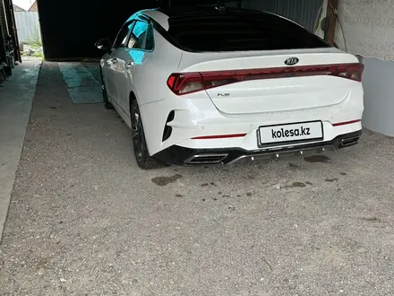 Kia K5 2021 года за 10 300 000 тг. в Алматы – фото 3