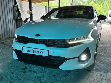 Kia K5 2021 года за 10 300 000 тг. в Алматы – фото 2