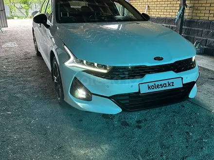 Kia K5 2021 года за 10 300 000 тг. в Алматы