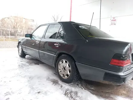 Mercedes-Benz E 200 1992 года за 1 250 000 тг. в Караганда – фото 21