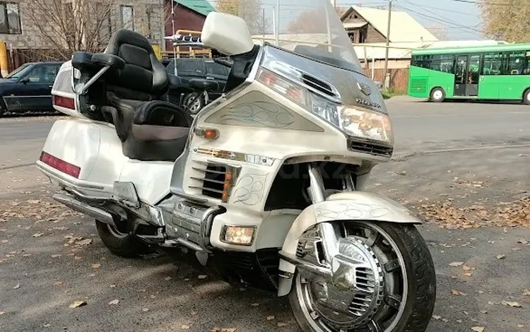 Honda  Gold Wing 1500 2000 года за 3 000 000 тг. в Алматы