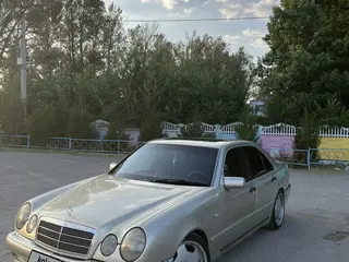 Mercedes-Benz E 230