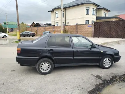 Volkswagen Vento 1994 года за 1 300 000 тг. в Тараз – фото 2