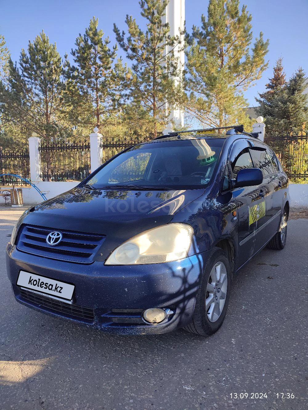 Toyota Avensis Verso 2003 г.