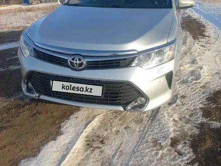 Toyota Camry 2015 года за 12 600 000 тг. в Явленка – фото 2