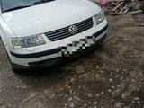 Volkswagen Passat 1999 годаfor2 300 000 тг. в Семей