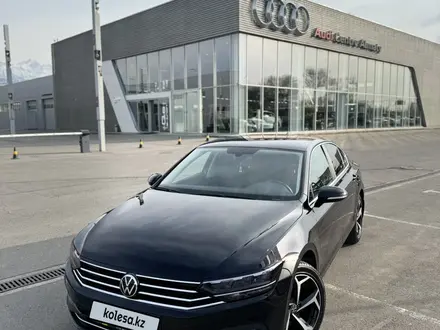 Volkswagen Passat 2020 года за 11 000 000 тг. в Алматы