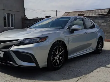 Toyota Camry 2022 года за 14 500 000 тг. в Тараз