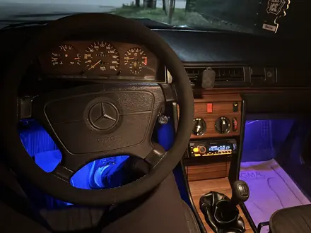 Mercedes-Benz E 230 1991 года за 1 800 000 тг. в Алматы – фото 23