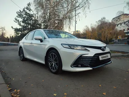 Toyota Camry 2021 года за 15 450 000 тг. в Алматы – фото 29