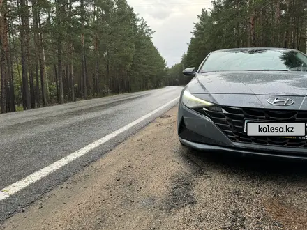 Hyundai Elantra 2022 года за 9 500 000 тг. в Актау – фото 2