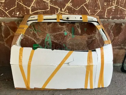 Крышка багажника Toyota Sienna 10-17 г б/у оригинал за 750 000 тг. в Алматы