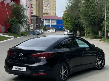 Hyundai Elantra 2018 года за 6 400 000 тг. в Актобе – фото 4