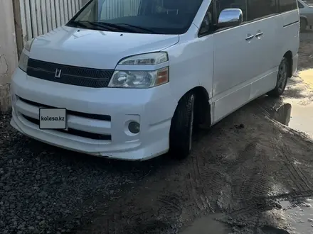 Toyota Voxy 2005 года за 3 800 000 тг. в Актобе – фото 3