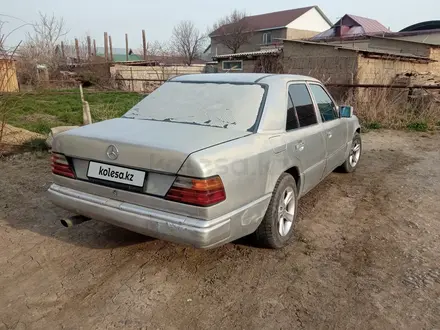 Mercedes-Benz E 260 1986 года за 700 000 тг. в Сарыкемер – фото 4