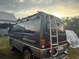 Mitsubishi Delica 1994 годаfor1 300 000 тг. в Алматы – фото 3