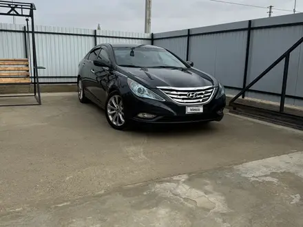 Hyundai Sonata 2013 года за 4 500 000 тг. в Атырау – фото 2