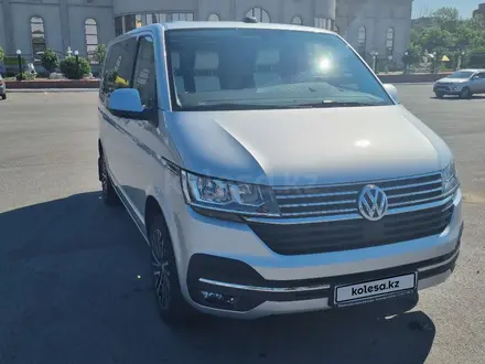 Volkswagen Caravelle 2022 года за 22 900 000 тг. в Костанай