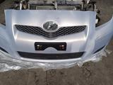 Передний бампер на Toyota Yaris хэтчбек за 50 000 тг. в Алматы