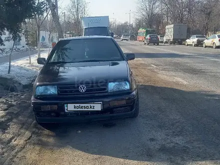 Volkswagen Vento 1995 года за 1 800 000 тг. в Шымкент – фото 2