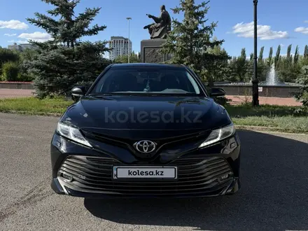 Toyota Camry 2020 года за 11 500 000 тг. в Астана
