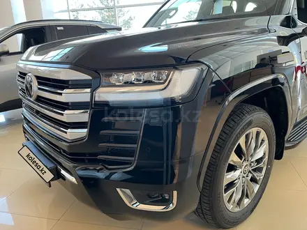 Toyota Land Cruiser Premium+ 2025 года за 76 690 000 тг. в Караганда